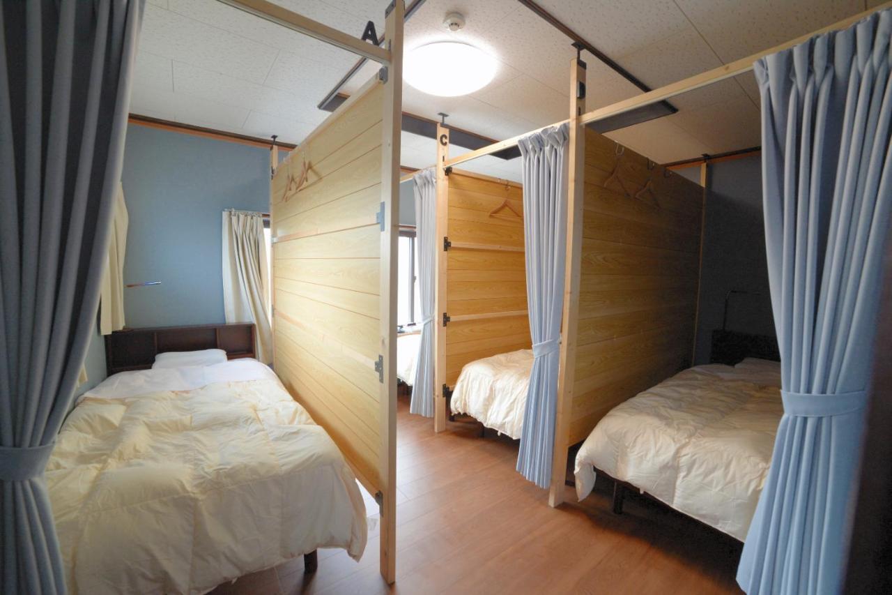 Guesthouse Iwase Toyama Station Екстериор снимка
