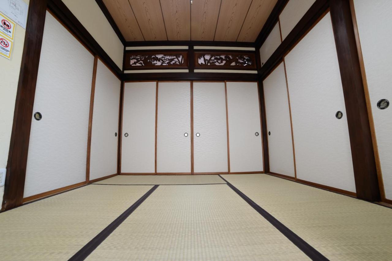Guesthouse Iwase Toyama Station Екстериор снимка