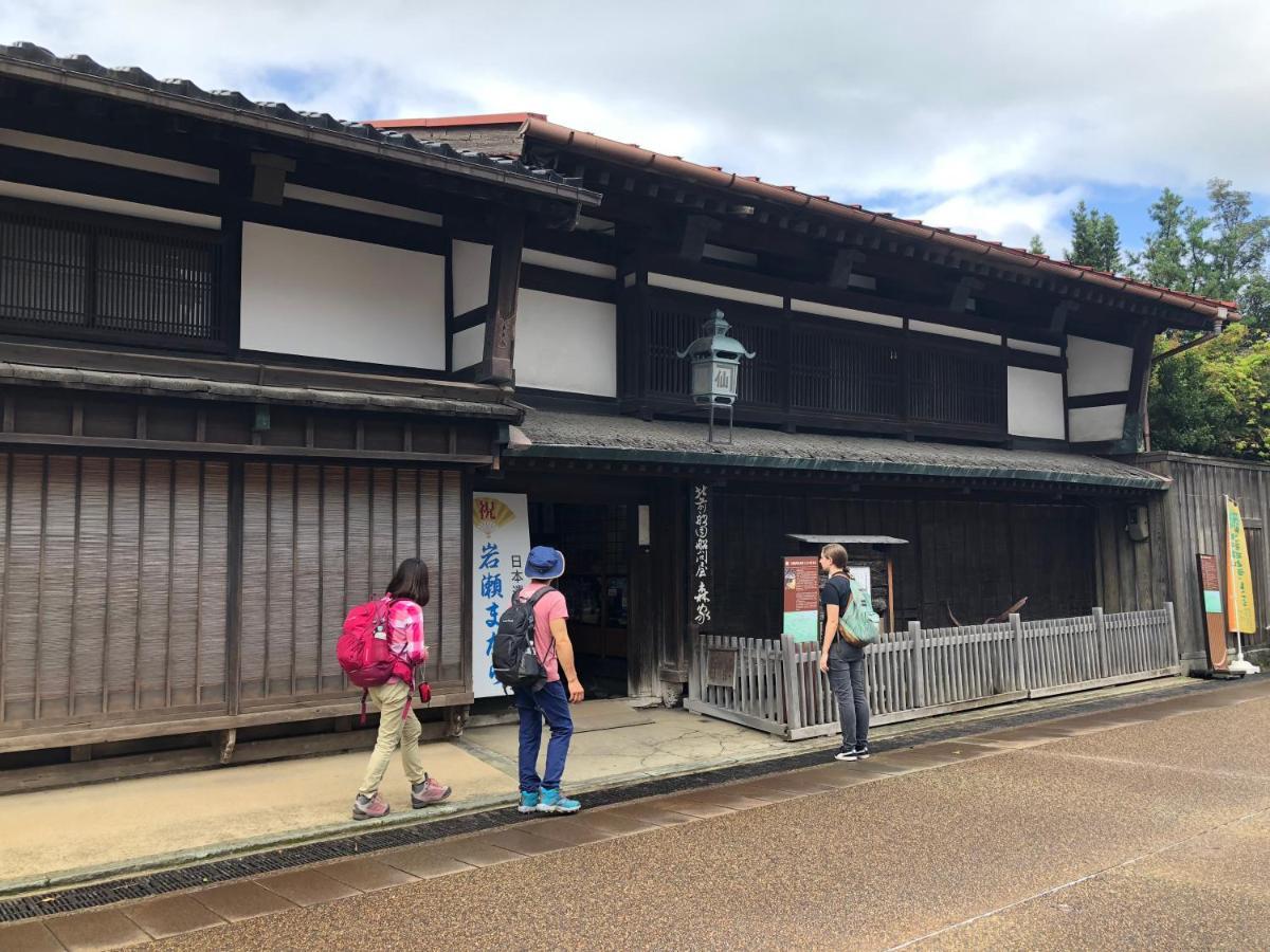 Guesthouse Iwase Toyama Station Екстериор снимка